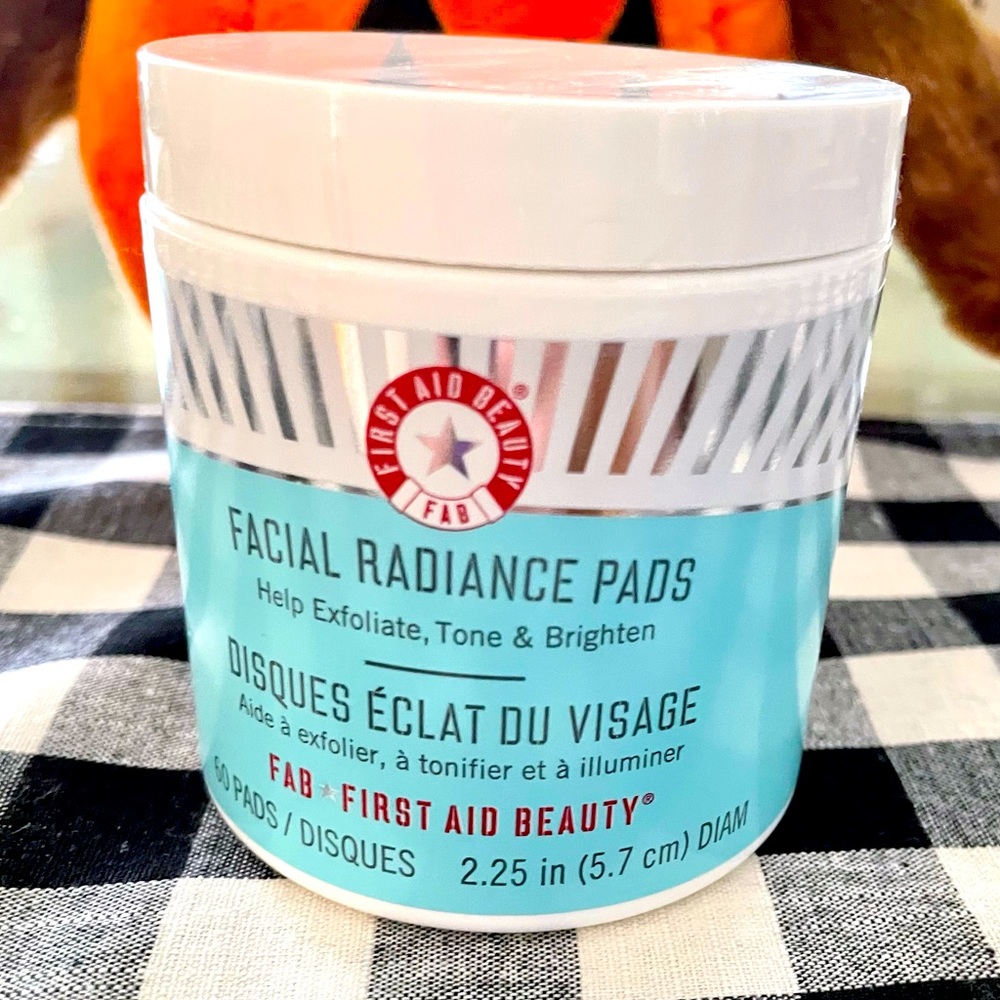 NWT Sealed First Aid Beauty Facial Radiance Pads! This is a steal!
